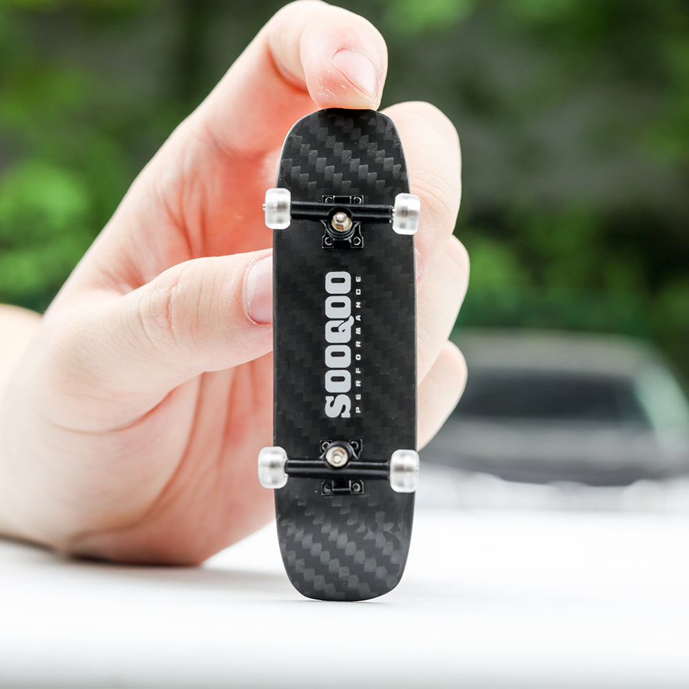 SOOQOO V2 Finger Skateboard In Prepreg Carbon Fiber